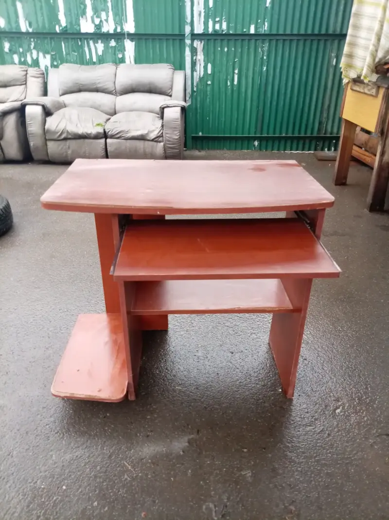 Escritorio de madera para computador - 1
