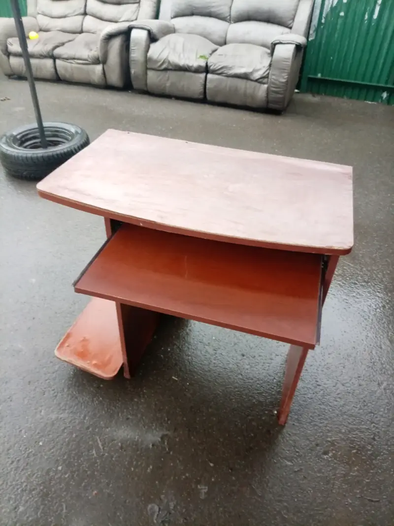 Escritorio de madera para computador - 2
