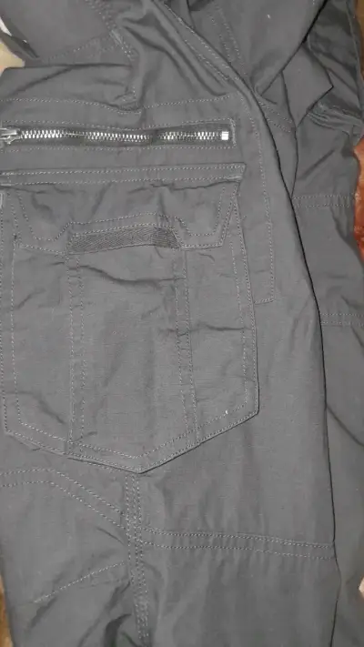 Pantalones cargo gris oscuro para hombre - miniatura 4