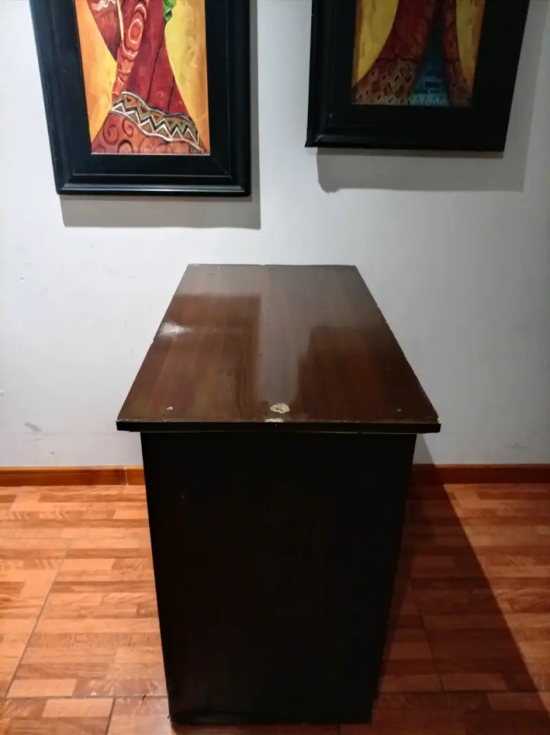 Escritorio de madera con cajón y estante - 3