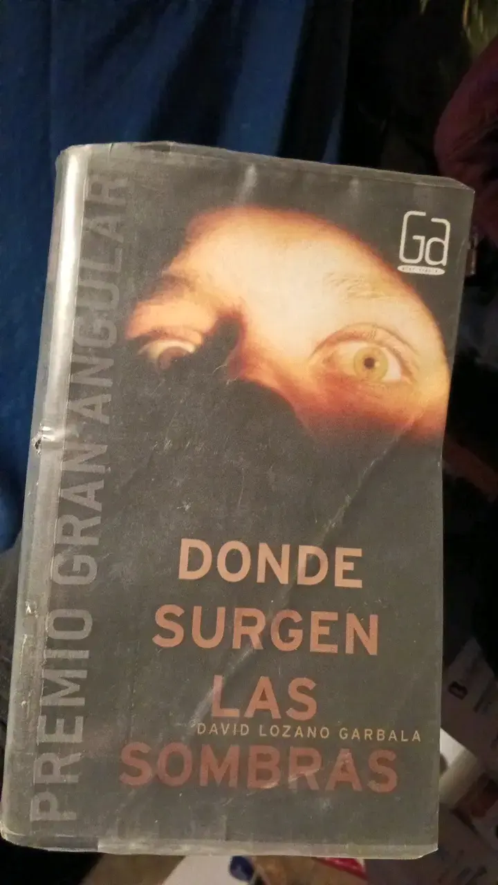 Libro 'Donde Surgen Las Sombras' - 1