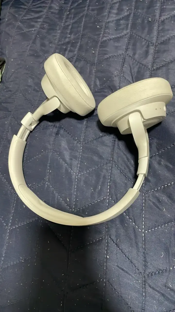 Audífonos inalámbricos JBL blancos - 1