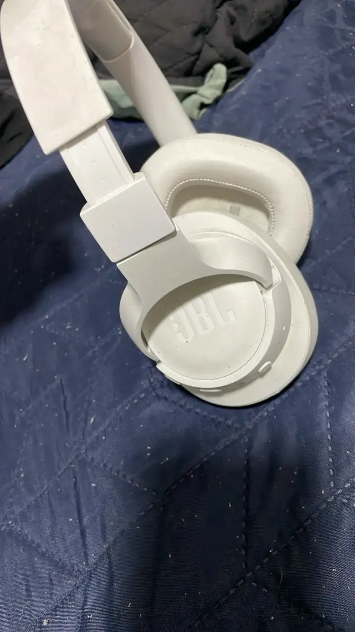Audífonos inalámbricos JBL blancos - 2