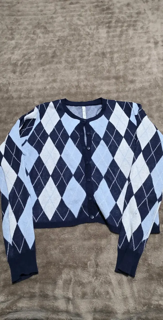 Cardigan de rombos azul y blanco