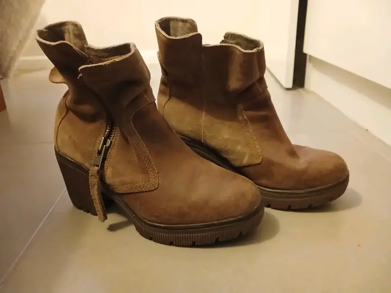 Botines de cuero marrón con tacón