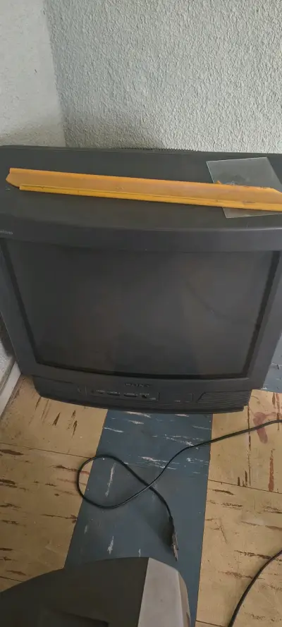 Televisor CRT Sony Trinitron 21 pulgadas - miniatura 1