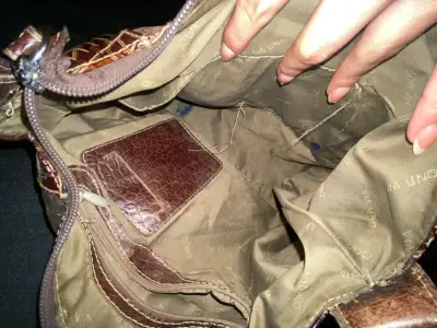Bolso de cuero marrón Via Uno con detalles en relieve - miniatura 5