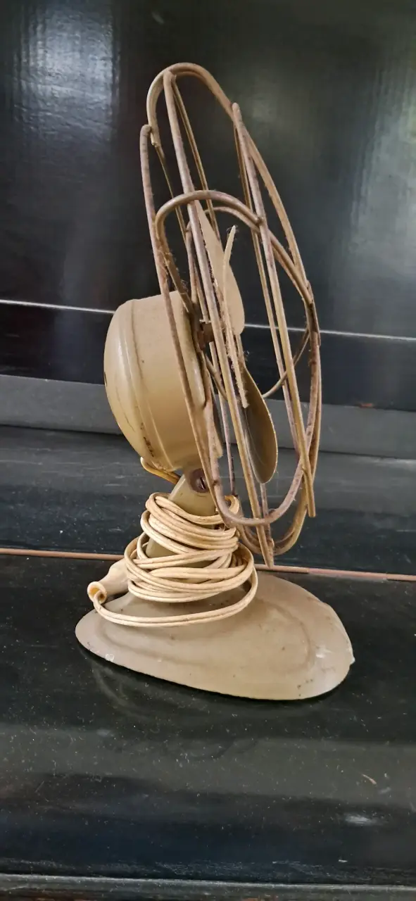 Ventilador vintage de metal marca Herzone - 3