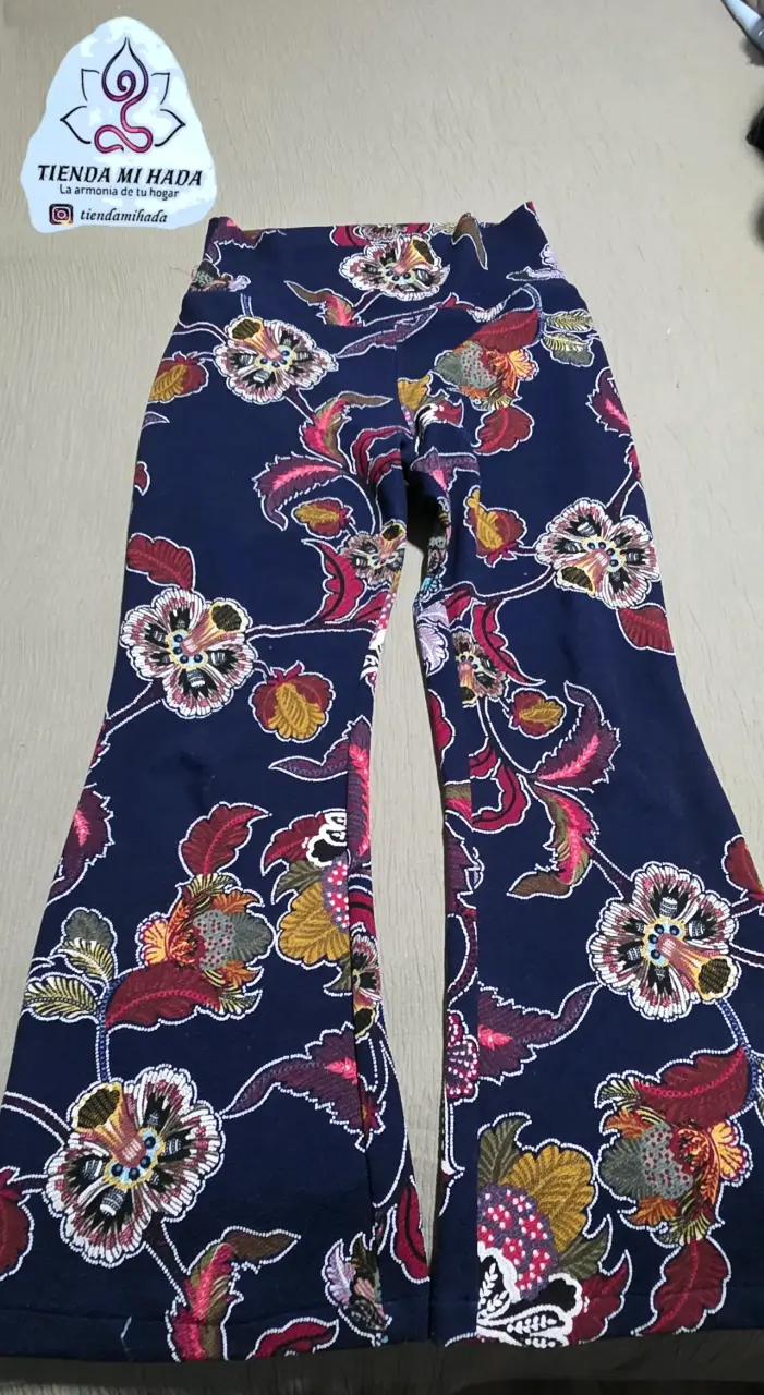 Pantalones acampanados con estampado floral - 1