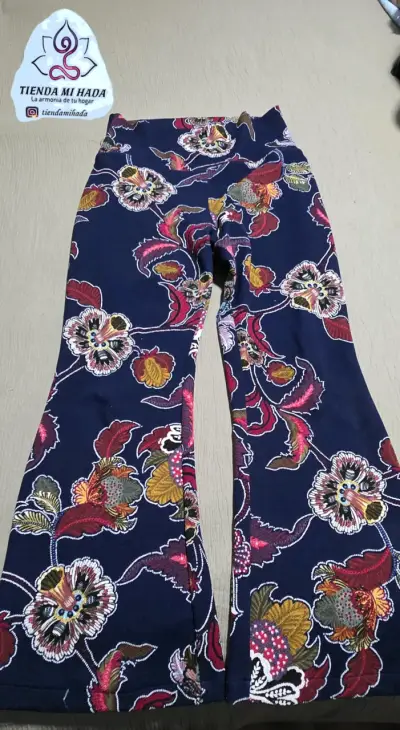 Pantalones acampanados con estampado floral - miniatura 1