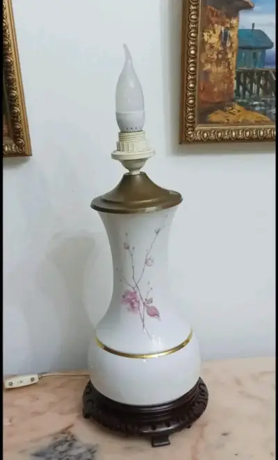 Lámpara de mesa vintage con diseño floral porcelan - miniatura 1