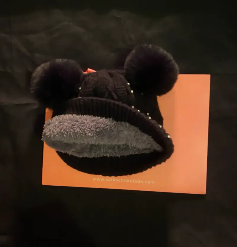 Gorro de lana negro con pompones y perlas - 4