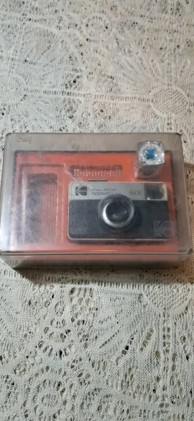 Cámara Kodak Instamatic 54X con caja original - miniatura 1
