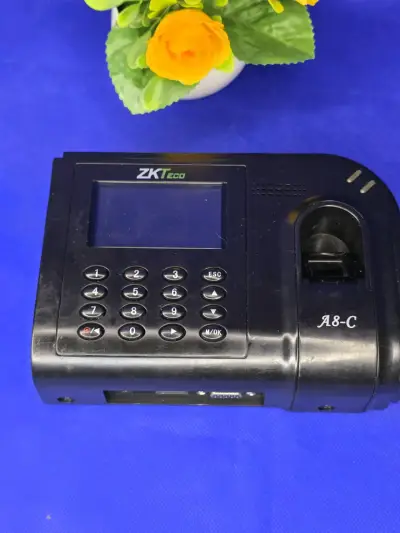 Terminal biométrico ZKTeco A8-C para control de acceso - miniatura 1