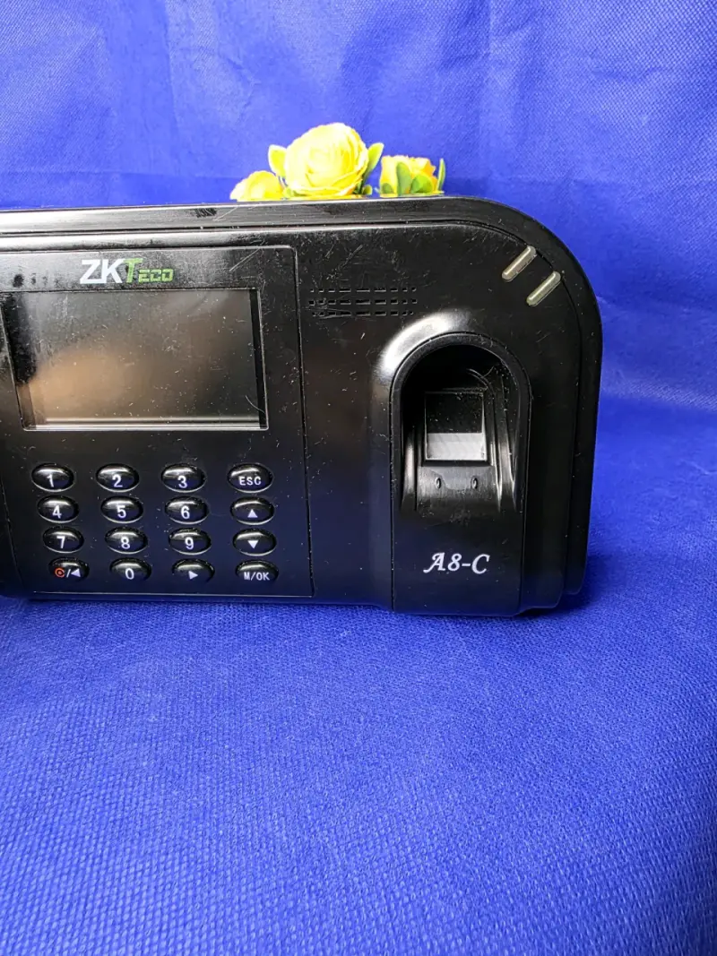 Terminal biométrico ZKTeco A8-C para control de acceso - 4