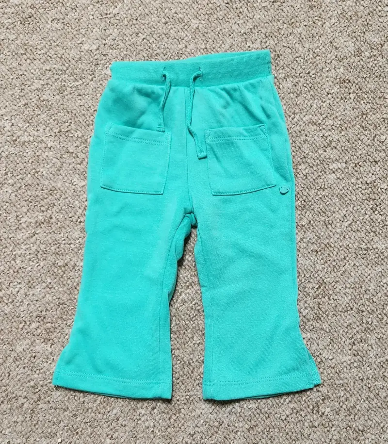 Pantalones deportivos turquesa para niños