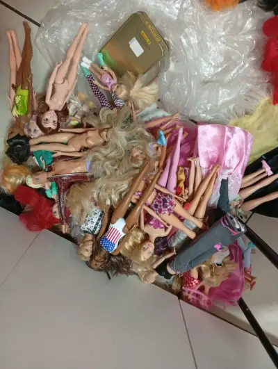 Lote de muñecos de acción y muñecas variadas - miniatura 2