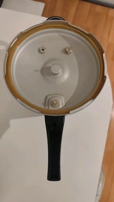 Olla a presión de aluminio con tapa segura - miniatura 1