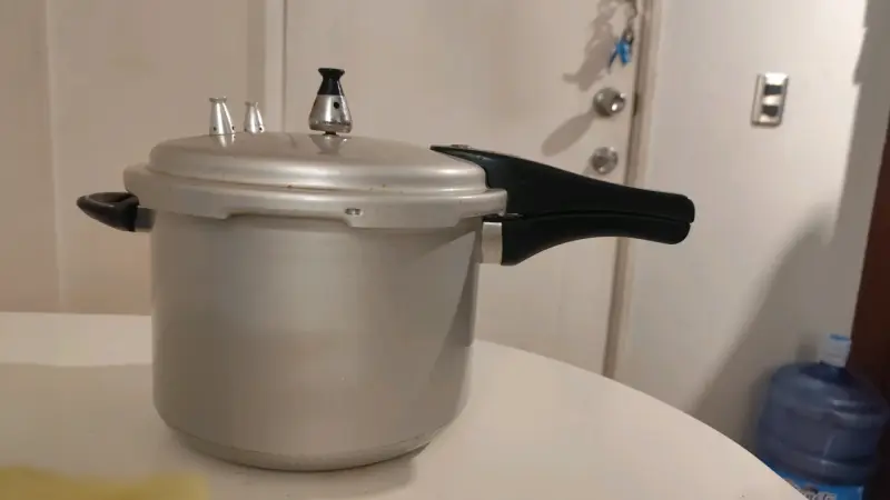 Olla a presión de aluminio con tapa segura - 3
