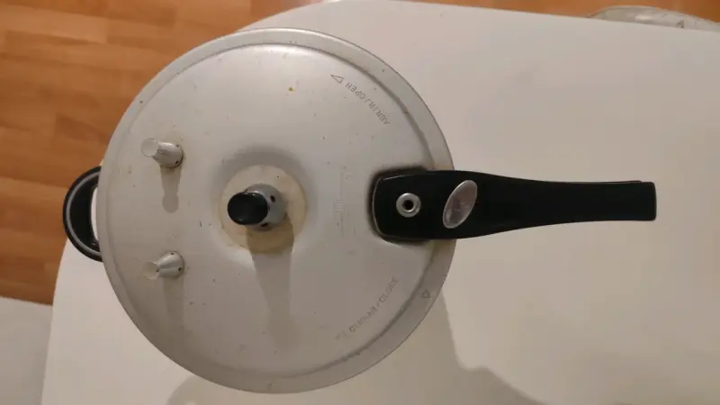 Olla a presión de aluminio con tapa segura - 4