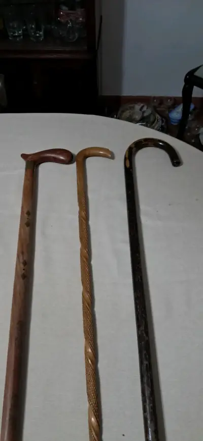 Bastones de madera decorativos antiguos - miniatura 1