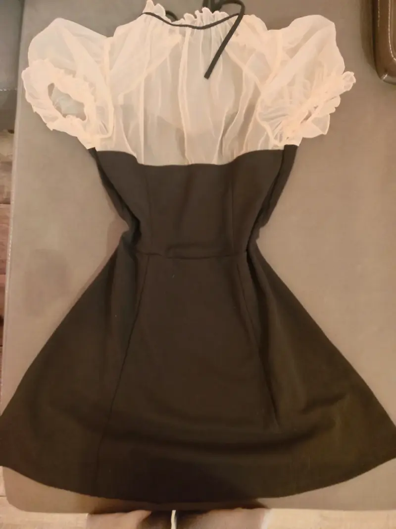 Vestido negro con mangas transparentes - 2
