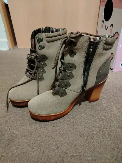 Botines de tacón alto color beige con cordones - miniatura 1