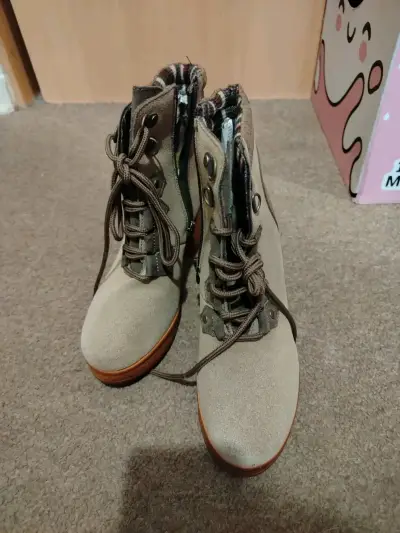 Botines de tacón alto color beige con cordones - miniatura 3
