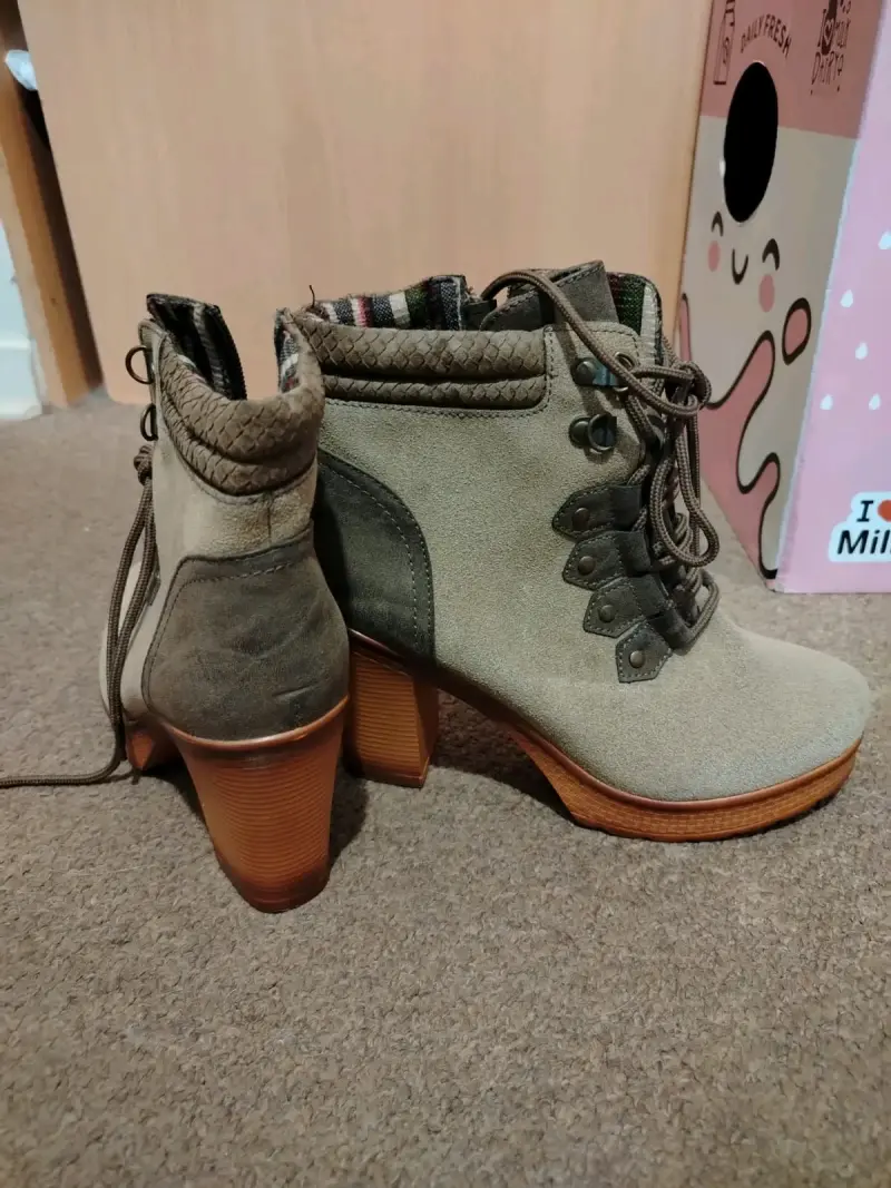 Botines de tacón alto color beige con cordones - 4