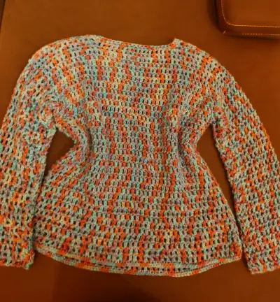 Suéter tejido a crochet multicolor para mujer - miniatura 2