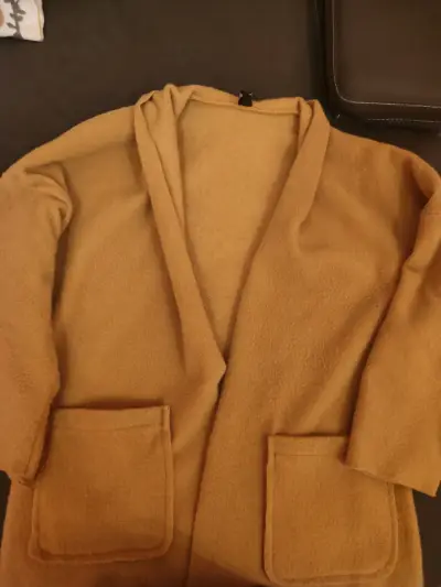 Cardigan de lana beige con bolsillos - miniatura 1