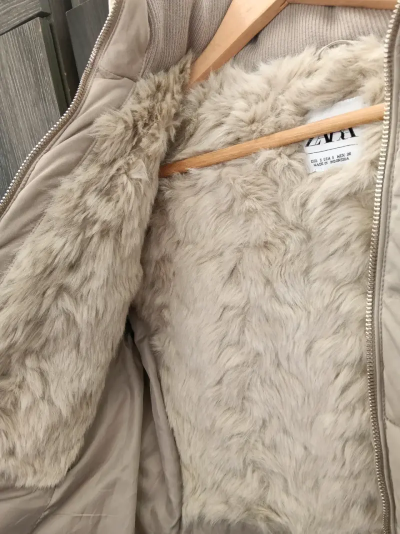 Chaqueta acolchada beige con capucha Zara - 3