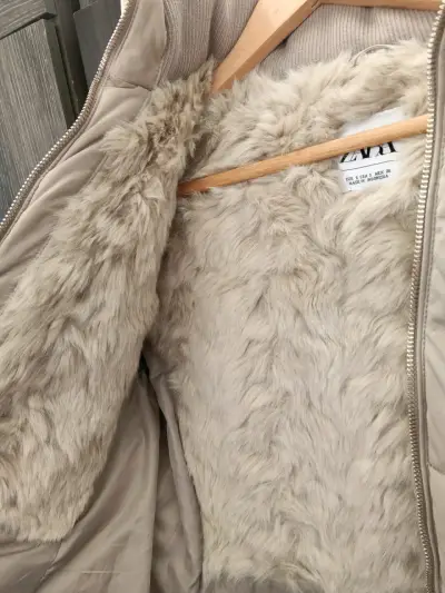 Chaqueta acolchada beige con capucha Zara - miniatura 3