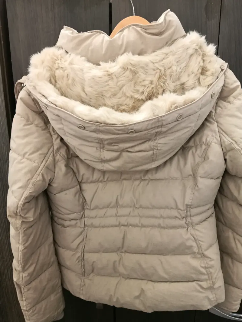 Chaqueta acolchada beige con capucha Zara - 4