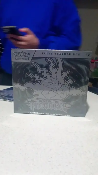 Caja Elite Trainer Mega Evolution Pitch BlackPokém - miniatura 2