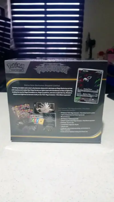 Caja Elite Trainer Mega Evolution Pitch BlackPokém - miniatura 3