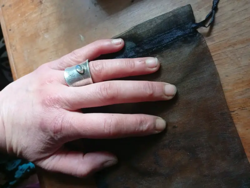 Anillo macizo de plata con piedra labradorita - 3