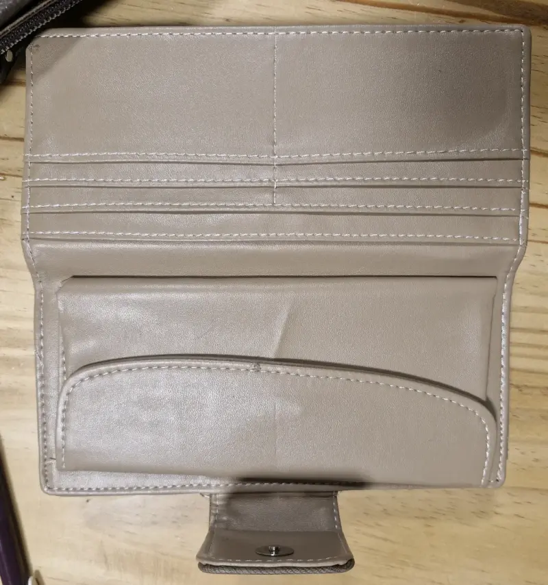 Billetera de mujer gris con múltiples compartimentos - 2