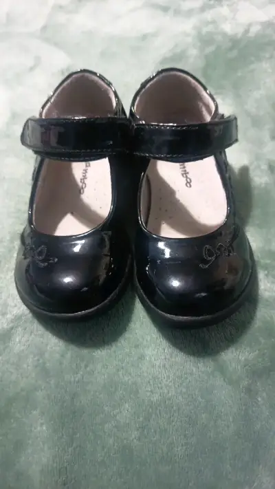 Zapatos de charol negro para niña N° 23 - miniatura 1