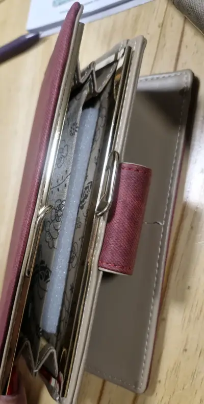Billetera de mujer color rojo con cierre magnéti - miniatura 3