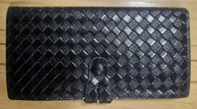 Billetera de cuero negra con diseño trenzado - miniatura 1
