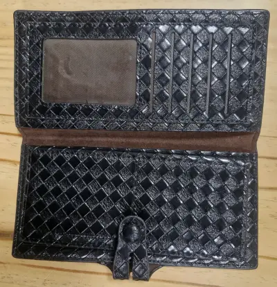 Billetera de cuero negra con diseño trenzado - miniatura 2
