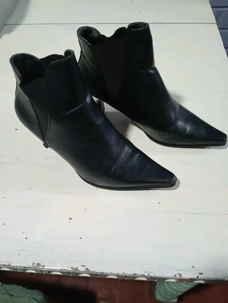 Botines de cuero negro con tacón talla 35 - 2