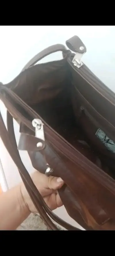 Cartera de cuero marrón con cierre - miniatura 4