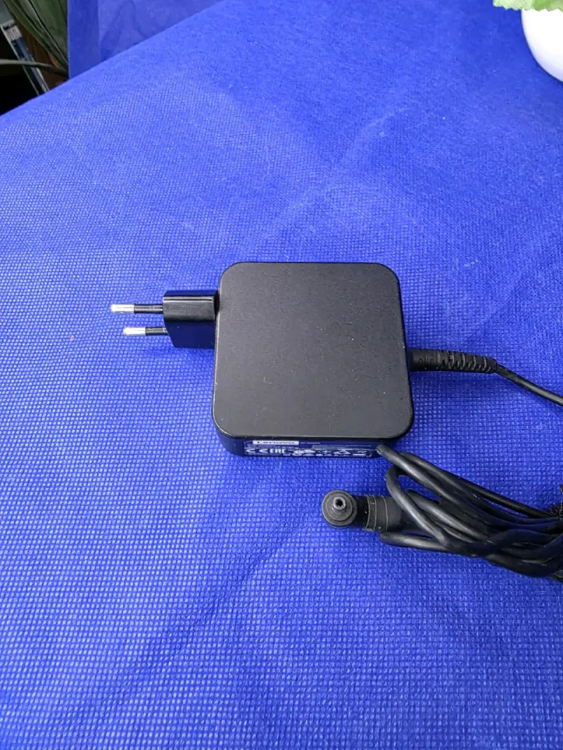 Cargador Lenovo 20V 2.25A para Portátil - 2