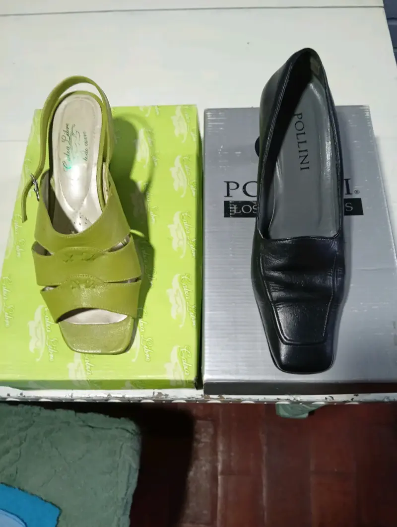 Zapatos de cuero negro Pollini y sandalias verdes - 4