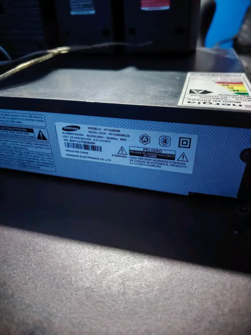 Sistema de sonido Samsung HT-H4500R con subwoofer - 1
