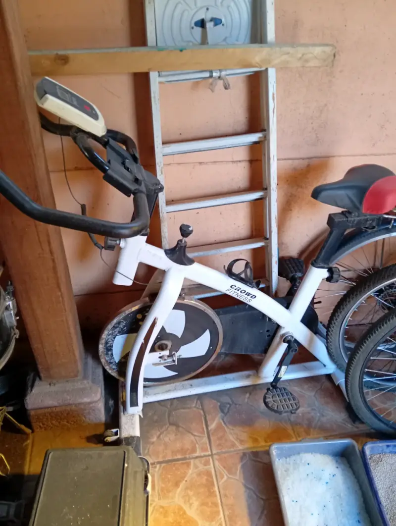 Bicicleta estática Crowd Fitness blanca