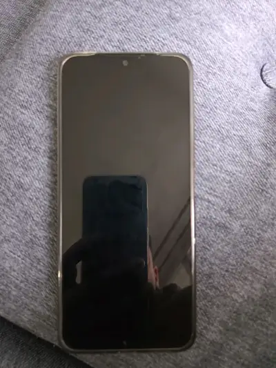 Smartphone Redmi con triple cámara trasera - miniatura 1