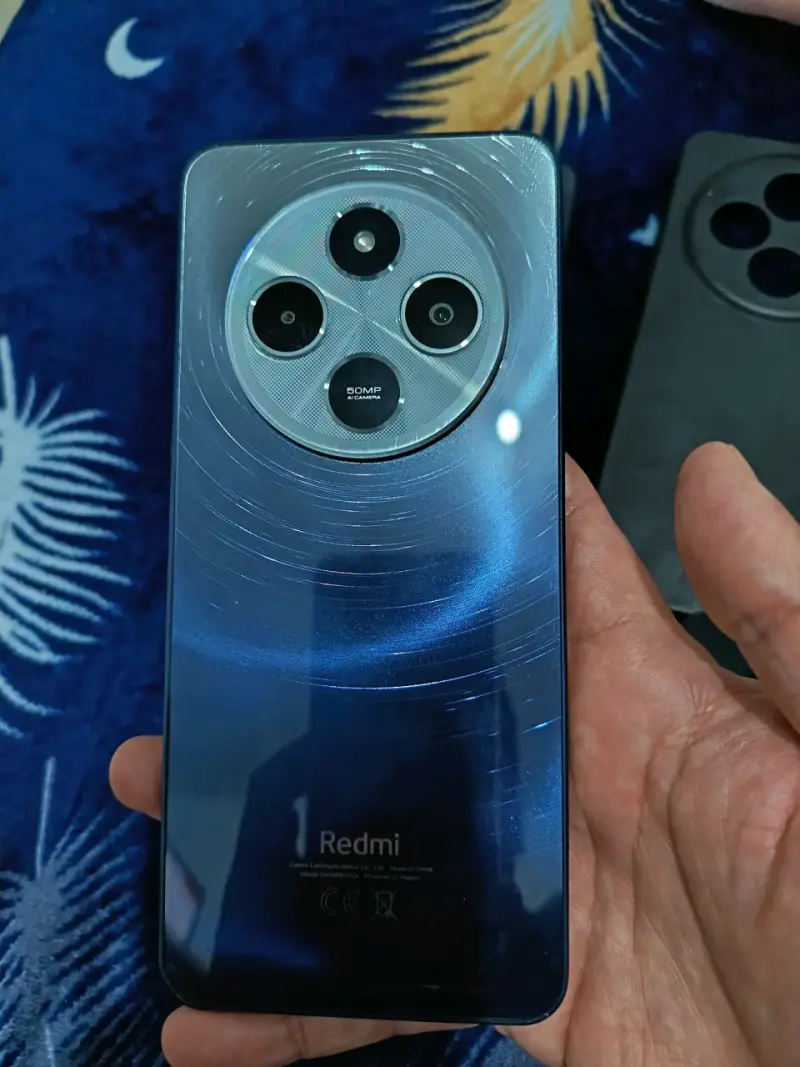 Smartphone Redmi con triple cámara trasera - 2